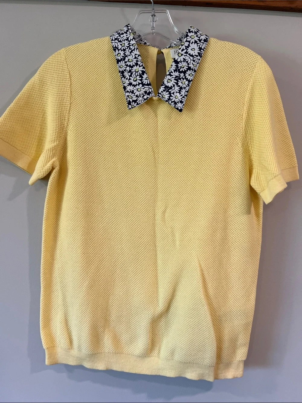 J. Crew - M, Yellow Textured Knit Top with Navy Daisy-Print Collar